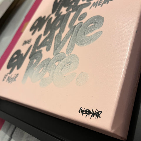 La vie en rose I Œuvre originale sur toile et caisse américaine de L’oiseau noir 30x30