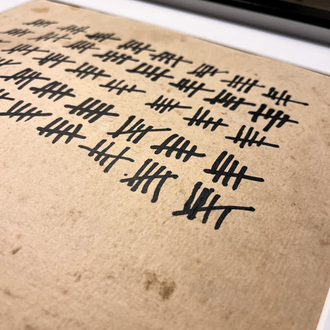 J'ai tout compté I Œuvre originale encadrée de L’oiseau noir 30x42